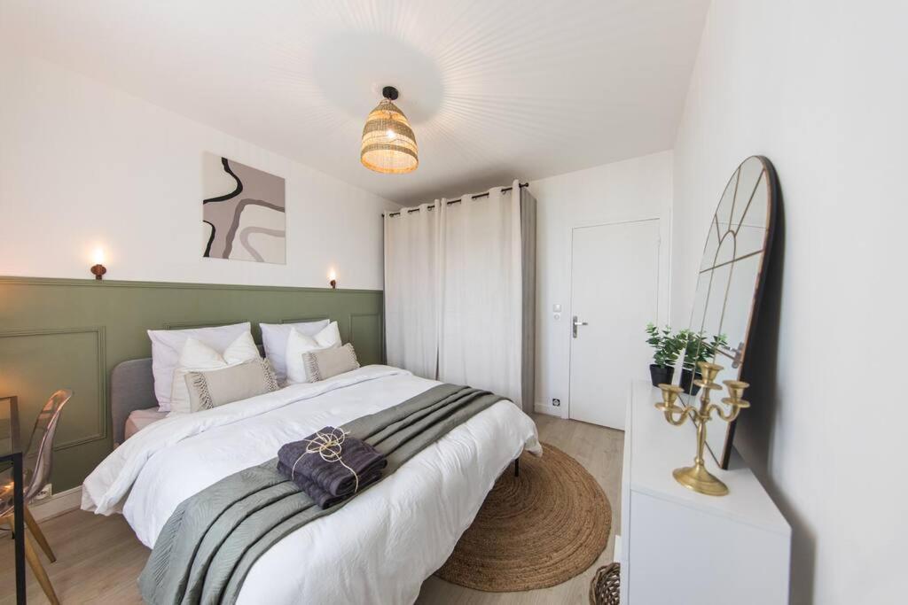 Cinehome - 5 Min Centre-parking/tram Au Pied Appartement *