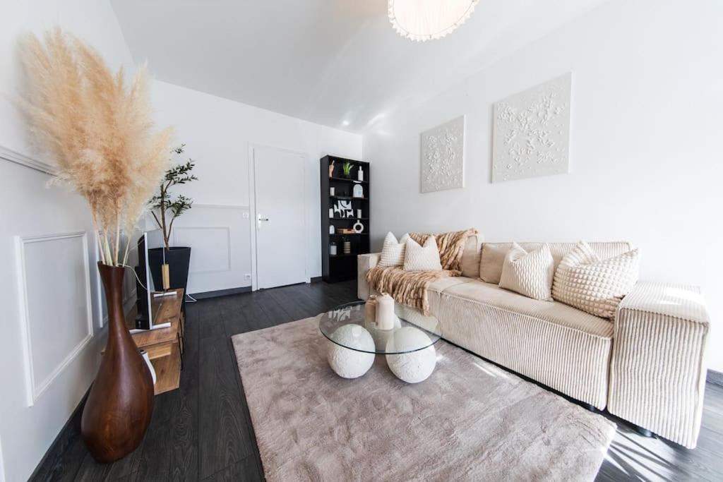 Appartement Cinehome - 5 Min Centre-parking/tram Au Pied *